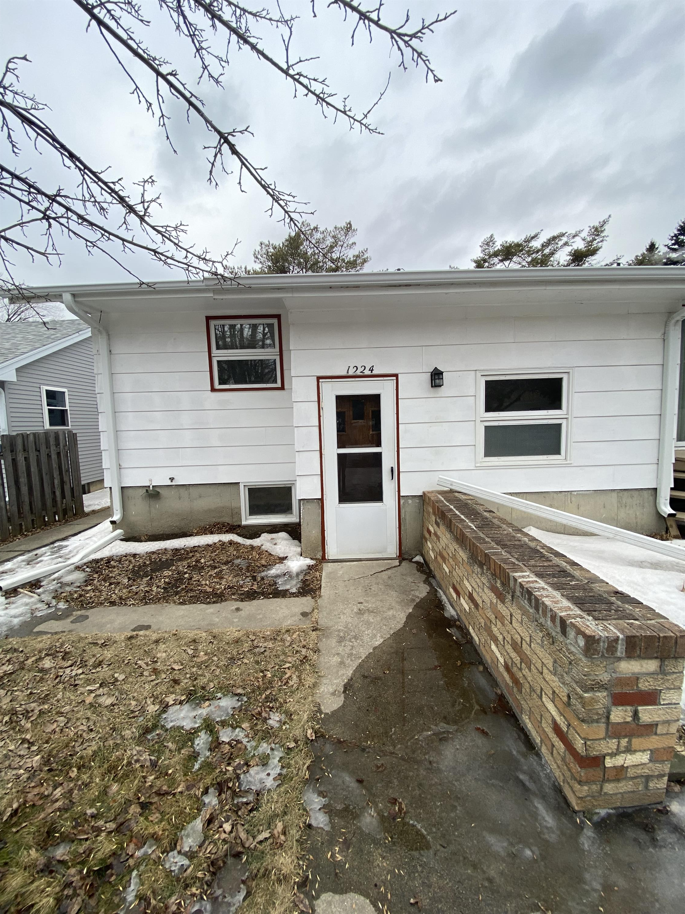 1224 Lloyd Street North